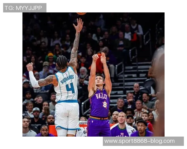 马威谈与布克的默契提升期待在比赛中更好地配合与理解 马威谈与布克的默契提升期待在比赛中更好地配合与理解